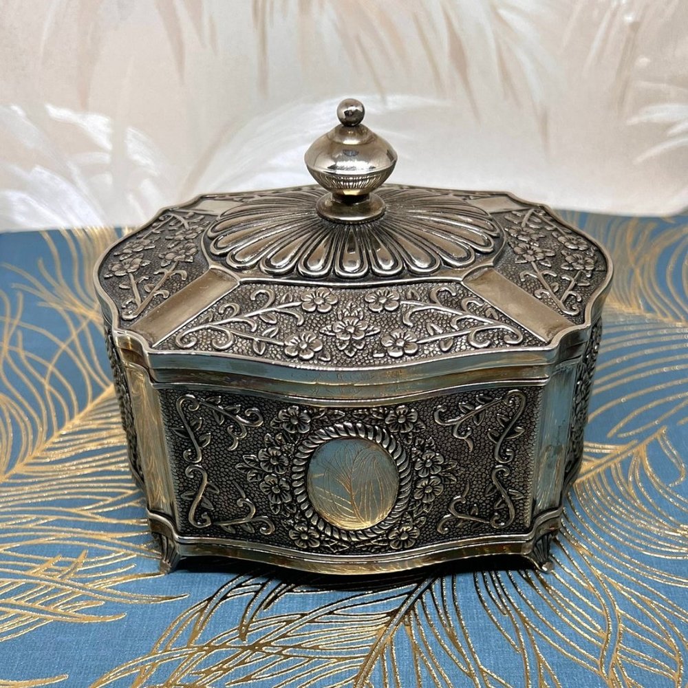 beautiful vintage jewerly box • silver plated zink • by Elegance • {1980}